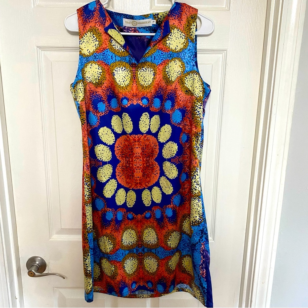 Tracy Negoshian Sleeveless Mini Dress (L) Polyester
Elastane blend machine wash